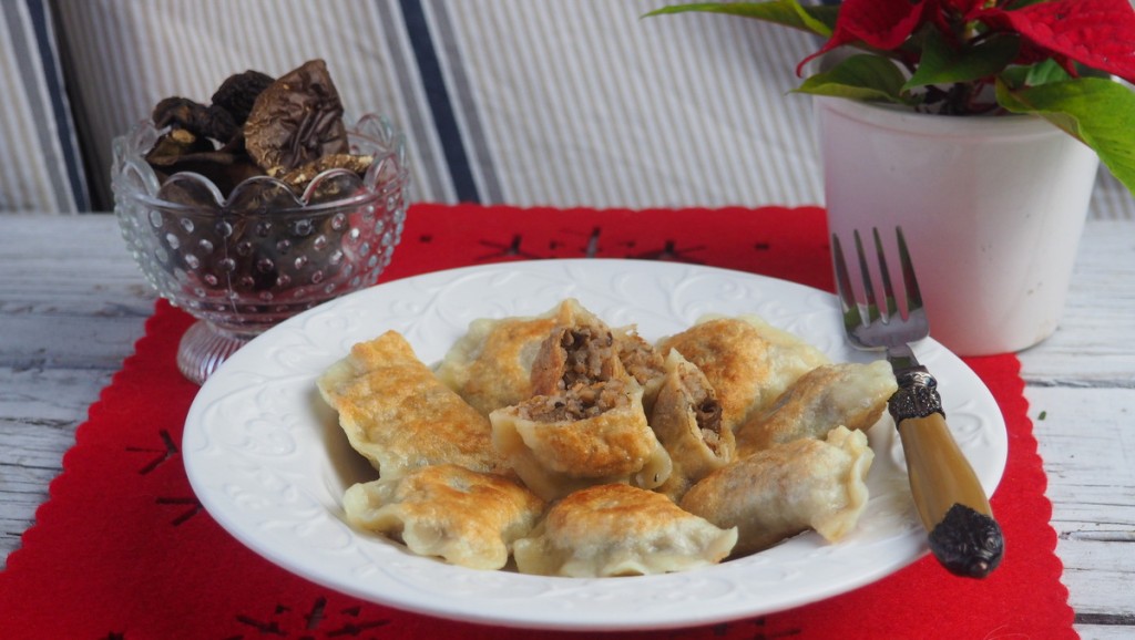 Pierogi z kaszą gryczaną i grzybami w aromacie rozmarynu