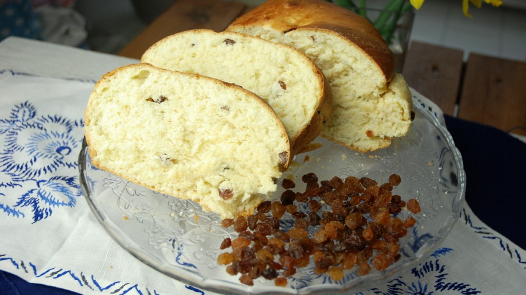 Babka drożdżowa z rodzynkami