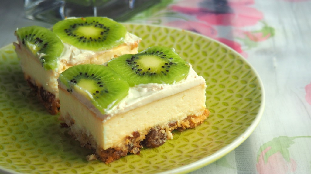 Sernik limonkowy z kremem kawowym i kiwi