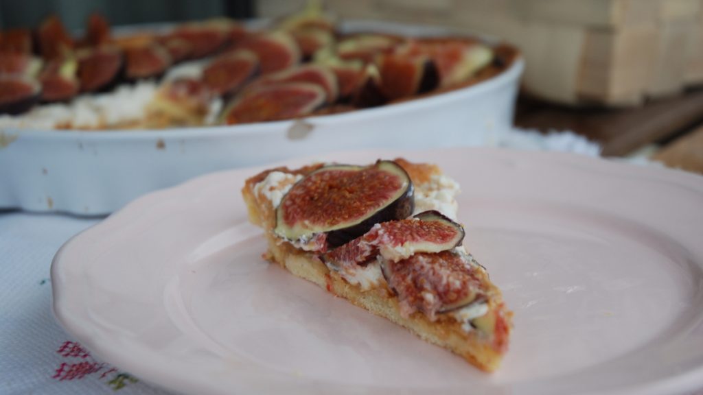 Tarta z masłem orzechowym, mascarpone i figami