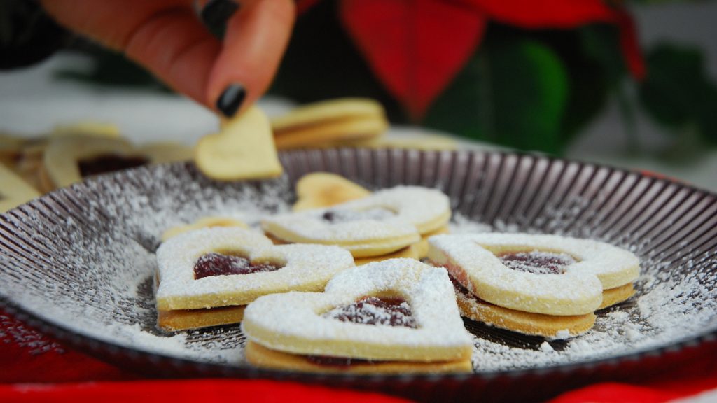 Ciasteczka kokosowe z konfiturą malinową