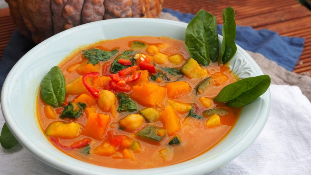 Curry z dyni i cukinii na mleczku kokosowym