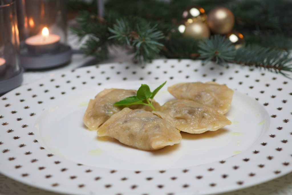 Pierogi z mąki orkiszowej z kapustą i pieczarkami
