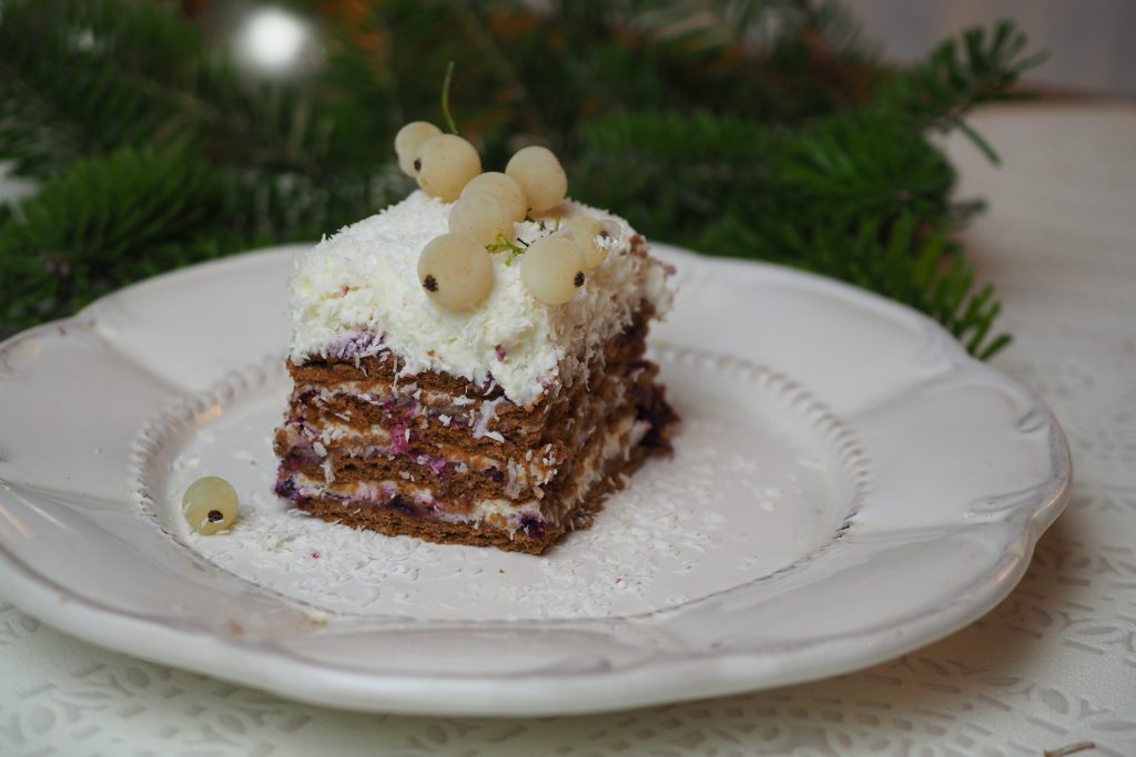Ciasto kokosowe z konfiturą z czarnej porzeczki bez pieczenia