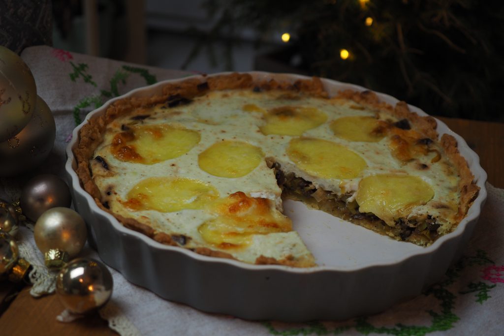 Tarta z porem i suszonymi borowikami