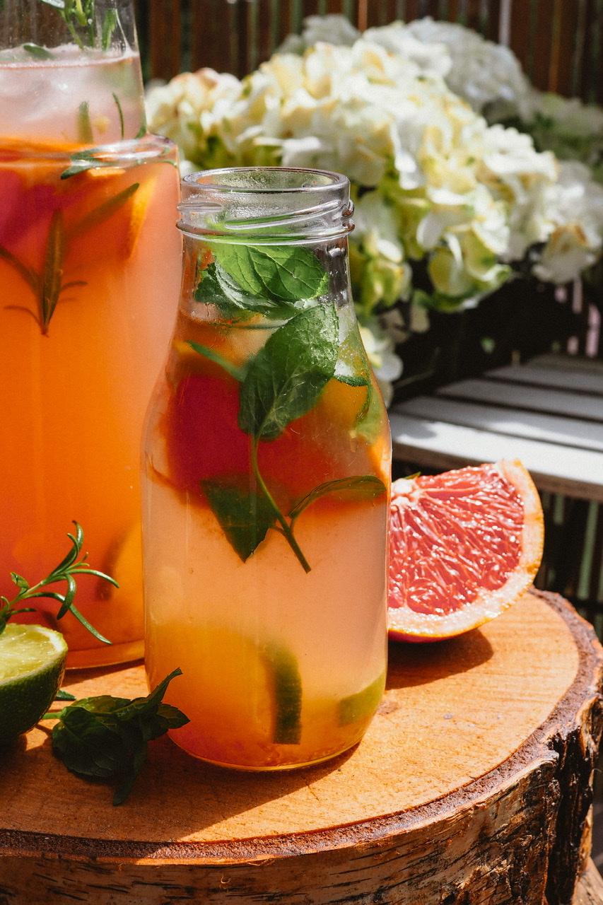 lemoniada-z-sokiem-z-grapefruita-limonki-imbiru-i-zi-kuchnia-breni
