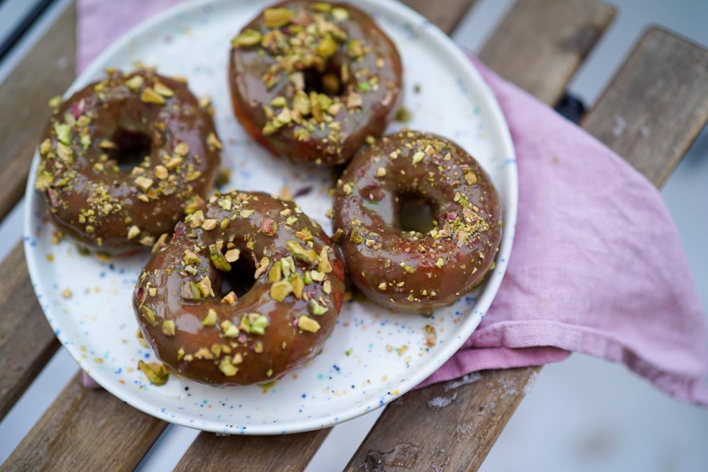 Donuty z polewą pistacjową