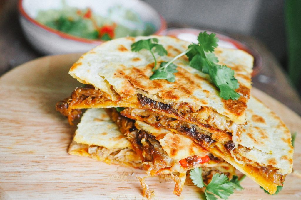 Quesadilla z szarpanym kurczakiem