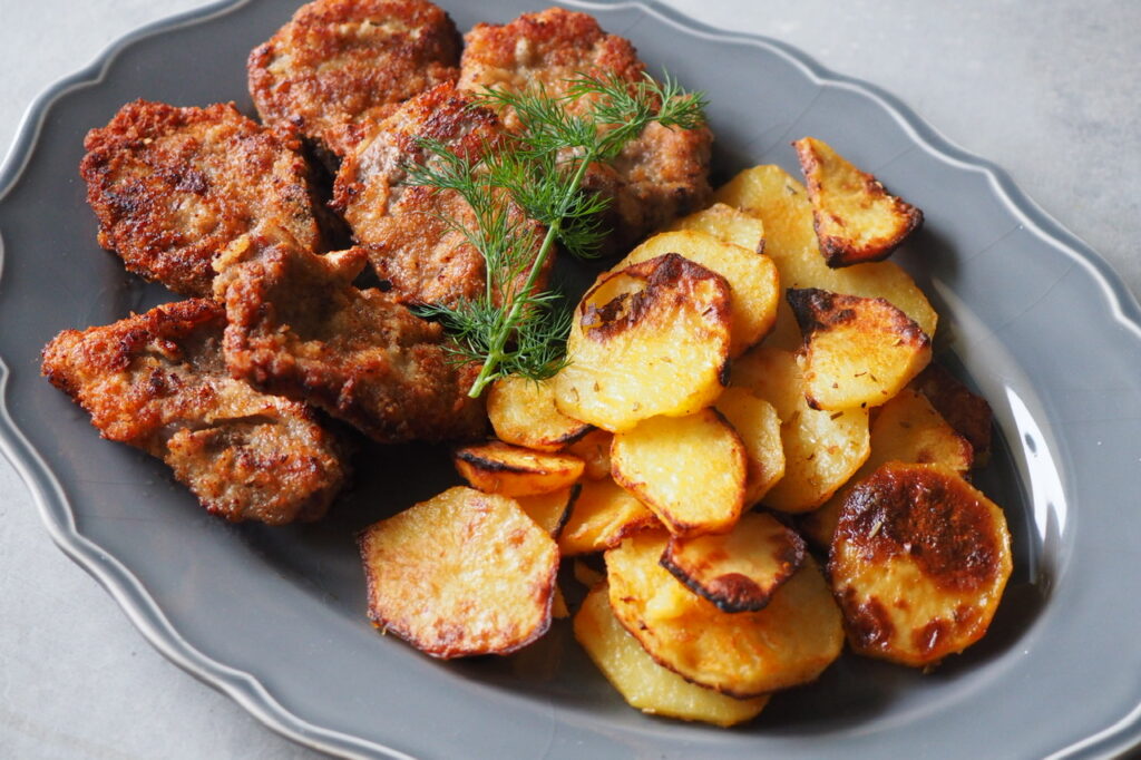 Kotleciki jagnięce w panierce z parmezanu