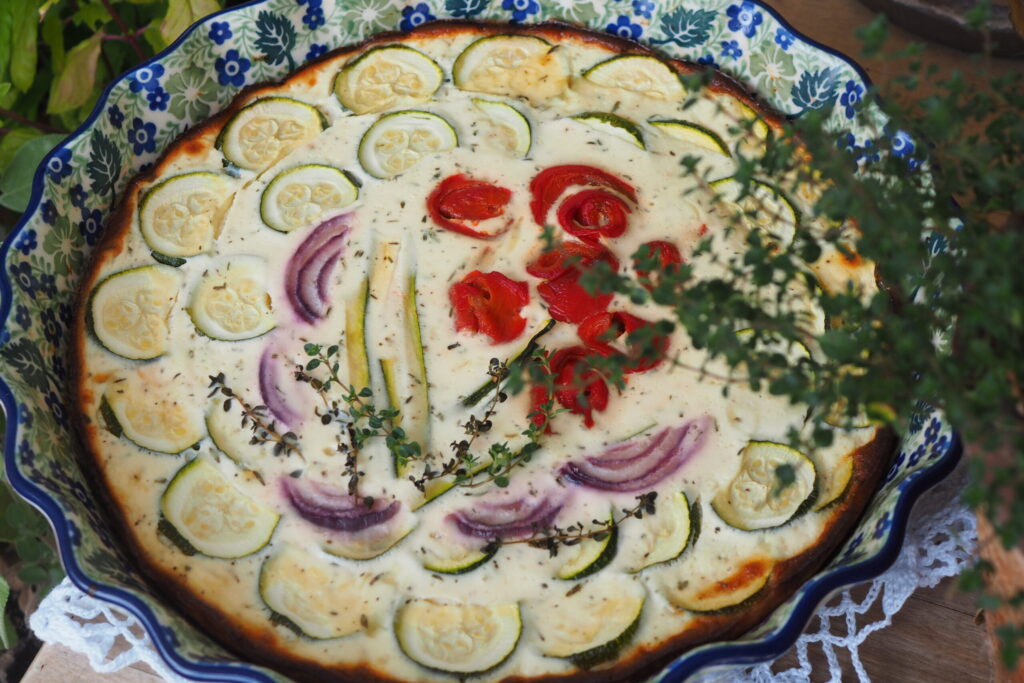 Tarta wytrawna z cukinią i pieczona papryką